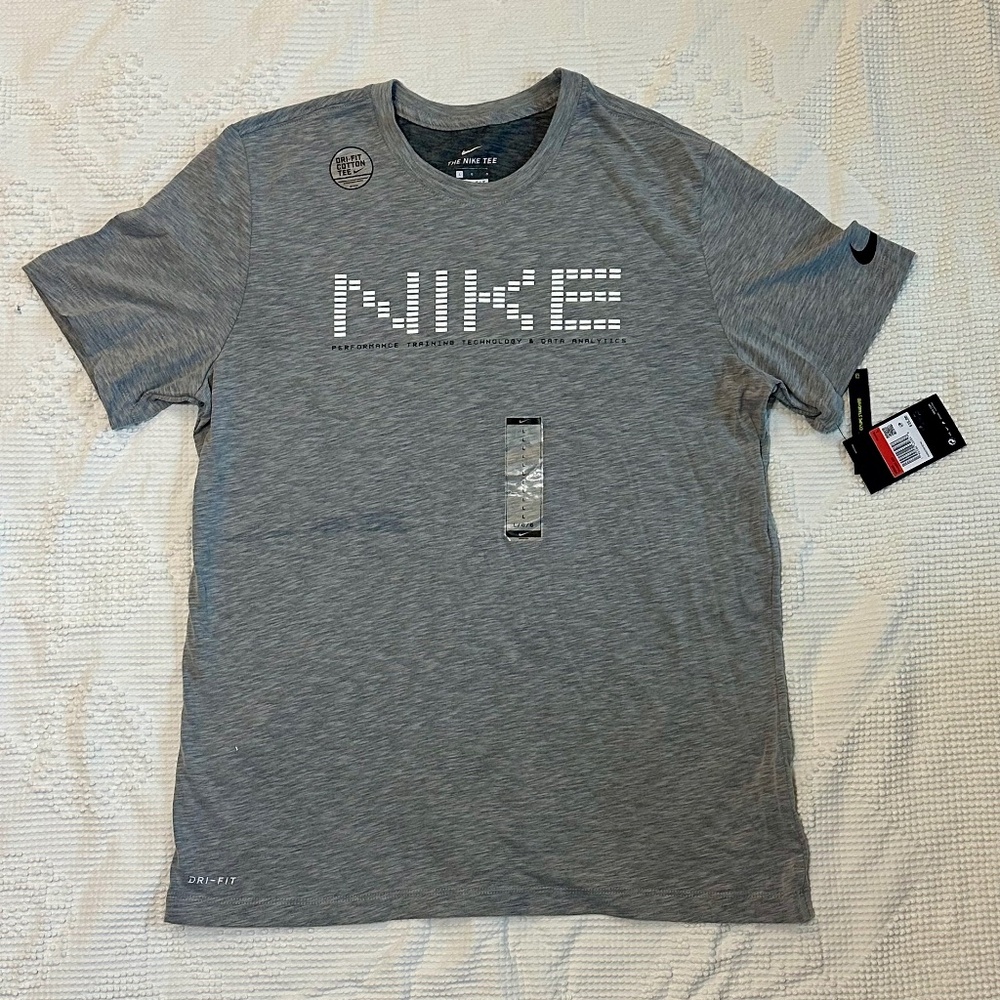 Mens Nike Gray Short Sleeve T Shirt NWT Standard Fit Size Large